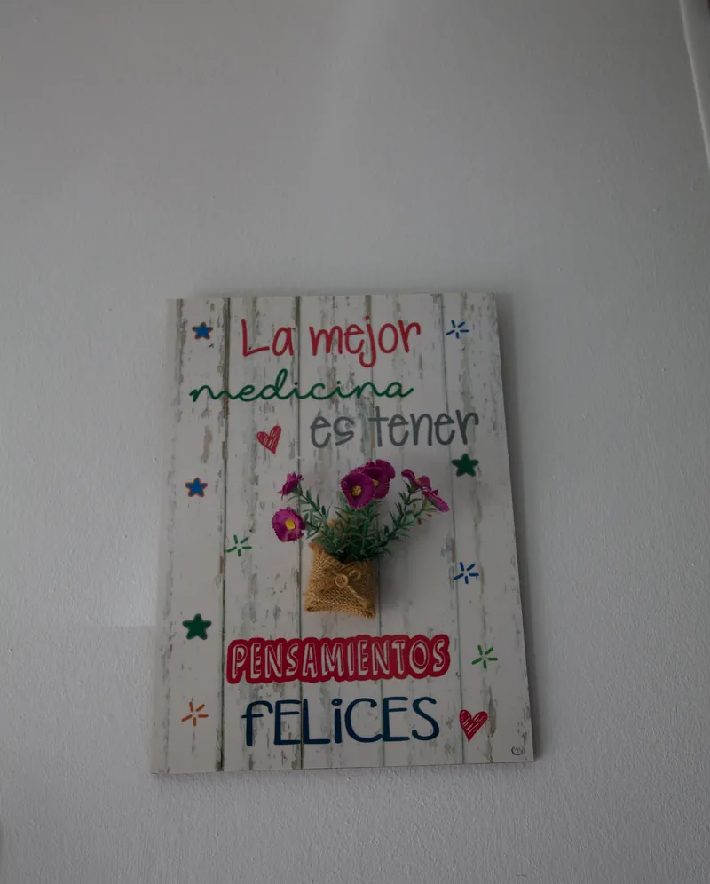 Detalle decorativo del ambiente familiar de Fuente Clara