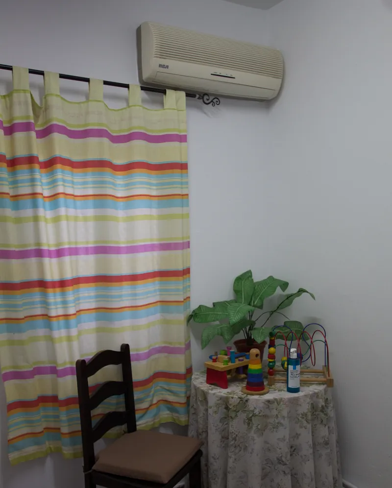 Sala de estar acogedora del centro de mayores Fuente Clara